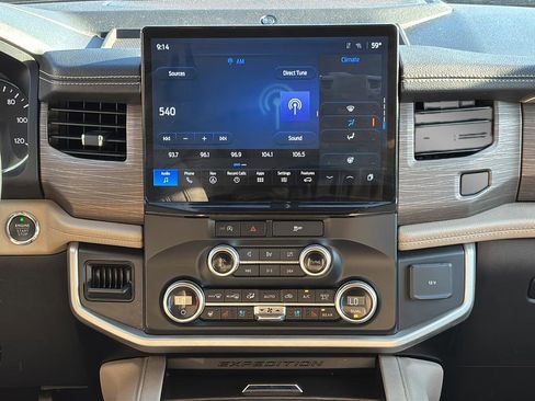 Used 2024 Ford Expedition Limited image 23