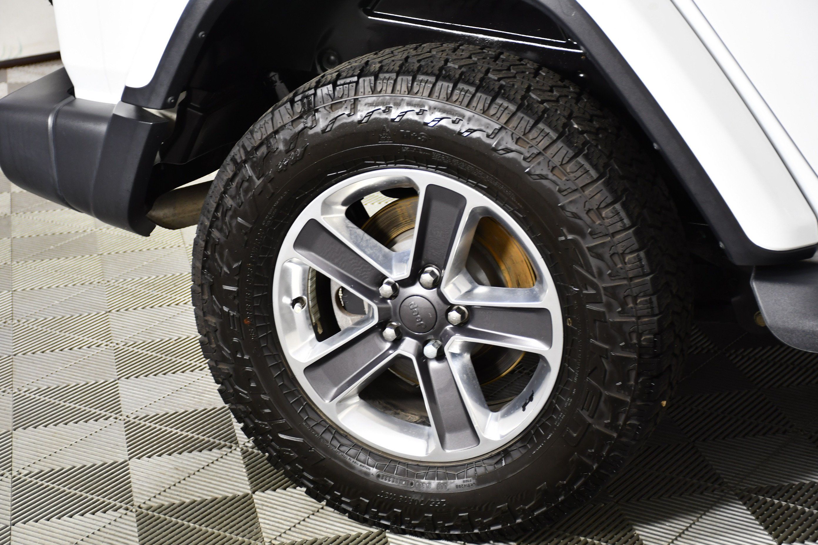Used 2018 Jeep Wrangler Unlimited Sahara AWD/4WD image 51