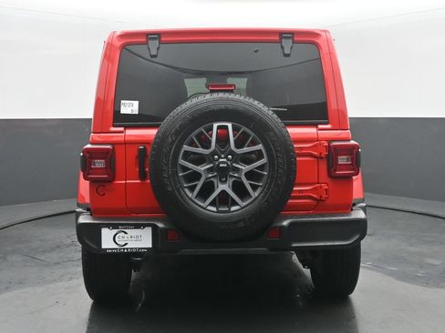Used 2024 Jeep Wrangler Unlimited Sahara w/ Technology Group AWD/4WD image 5