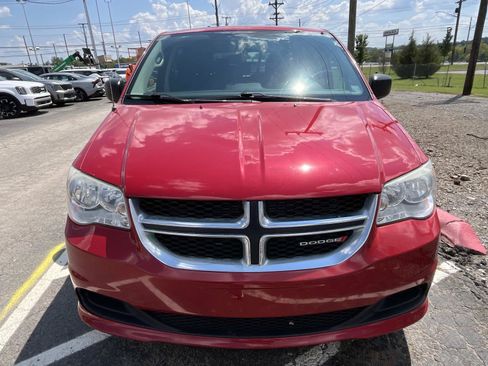 Used 2013 Dodge Grand Caravan American Value Package w/ UConnect Hands-Free Group FWD image 2