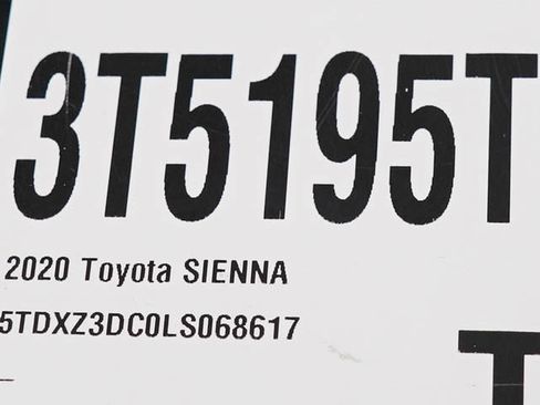 Used 2020 Toyota Sienna SE FWD image 32