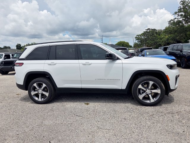 New 2026 Jeep Grand Cherokee Limited w/ Luxury Tech Group II RWD image 8