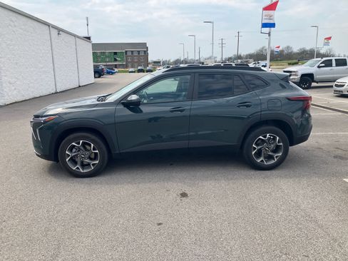 Used 2025 Chevrolet Trax LT image 4