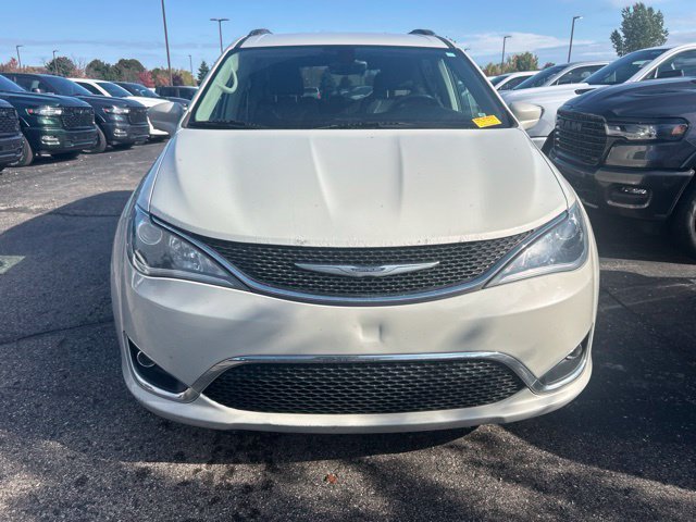 Used 2017 Chrysler Pacifica Touring-L Plus FWD image 6