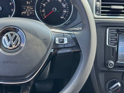Used 2016 Volkswagen Jetta SE FWD image 22