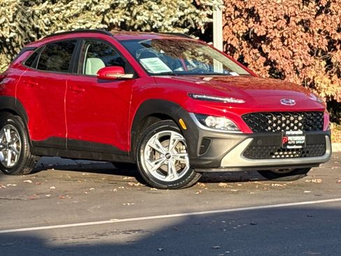 Used 2022 Hyundai Kona SEL image 2