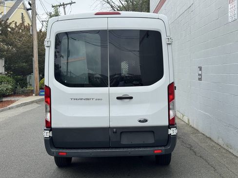 Used 2017 Ford Transit 250 250 3dr SWB Medium Roof Cargo image 8