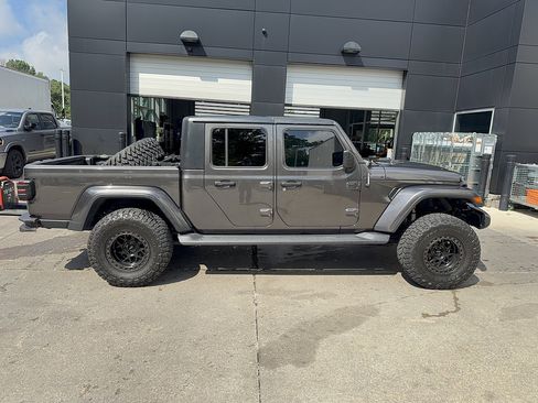 Used 2021 Jeep Gladiator Overland w/ Cold Weather Group AWD/4WD image 4
