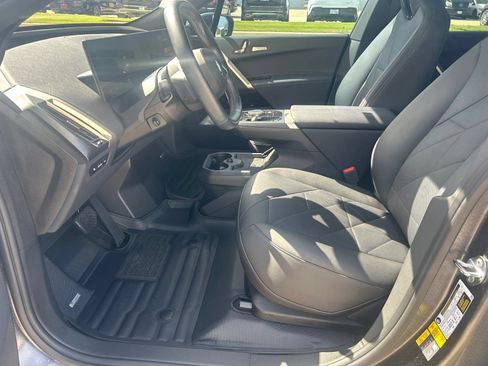 Used 2024 BMW iX xDrive50 w/ Premium Package AWD/4WD image 4