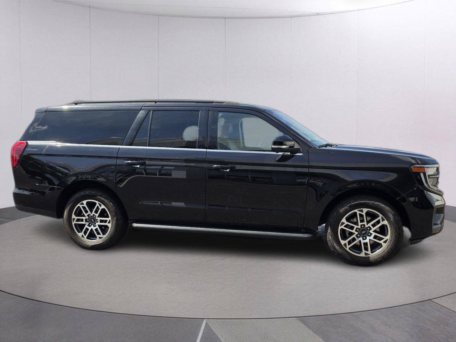 Used 2025 Ford Expedition Max Active AWD/4WD image 6