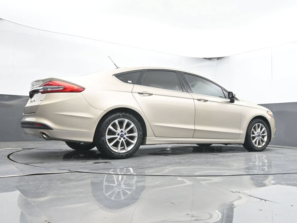 Used 2017 Ford Fusion SE FWD image 24