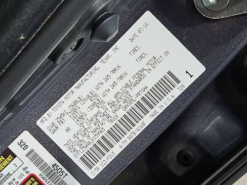 Used 2018 Toyota Tacoma TRD Off-Road AWD/4WD image 38