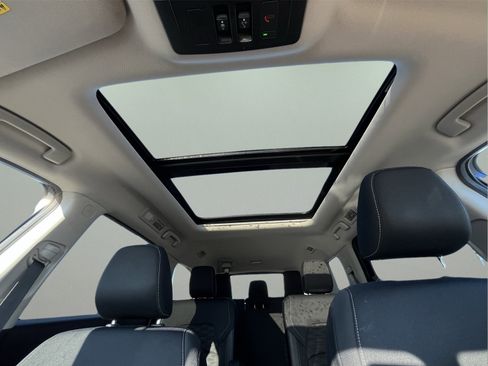 Used 2022 Nissan Pathfinder SV w/ SV Premium Package image 26