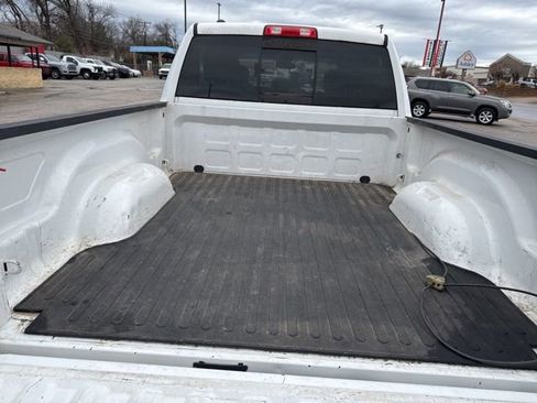 Used 2019 RAM 1500 Classic SLT image 11