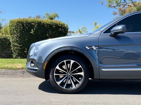 Used 2018 Bentley Bentayga Onyx Edition AWD/4WD image 3