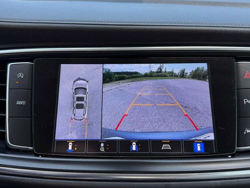 Used 2024 Buick Enclave Avenir AWD/4WD image 23