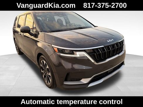 Used 2024 Kia Carnival EX image 5