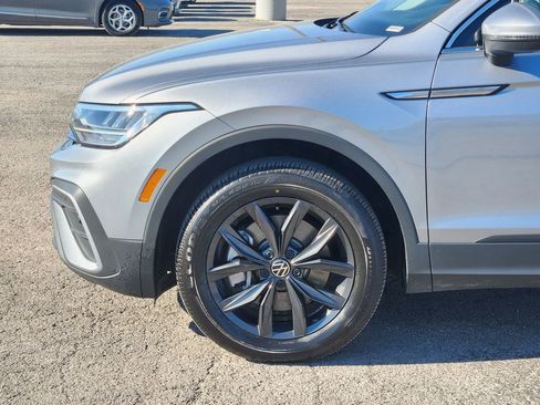 Used 2024 Volkswagen Tiguan SE image 8