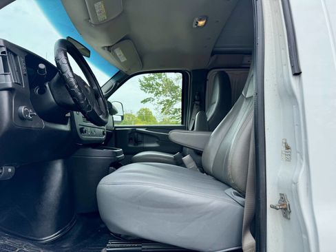 Used 2014 Chevrolet Express 2500 RWD image 8