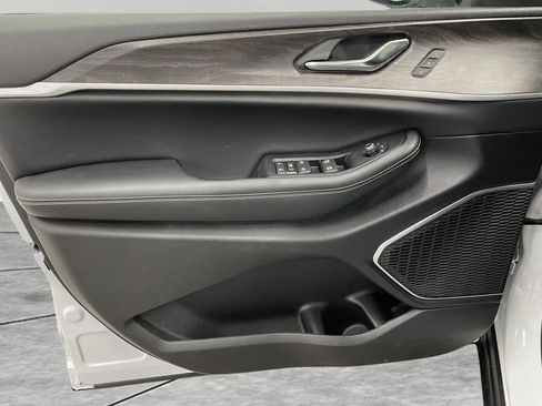 New 2026 Jeep Grand Cherokee L Limited image 10