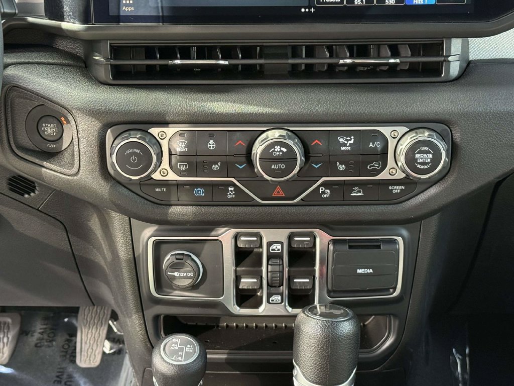 Used 2024 Jeep Wrangler Unlimited w/ Convenience Group AWD/4WD image 20