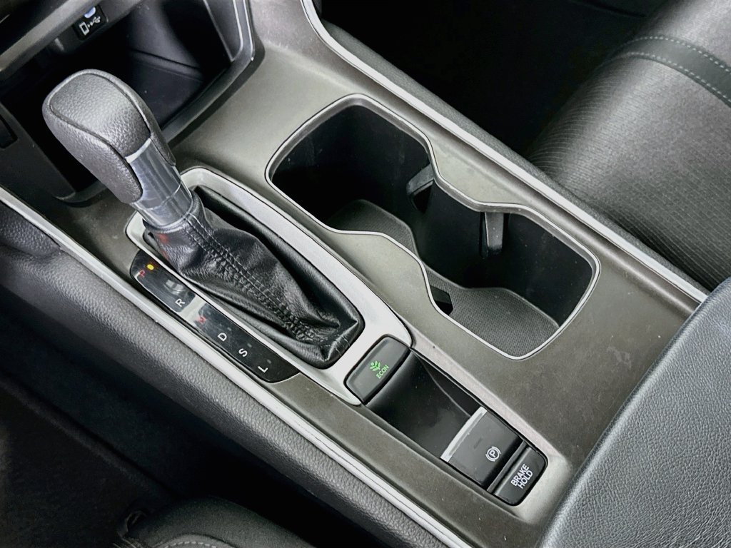 Used 2018 Honda Accord EX image 16