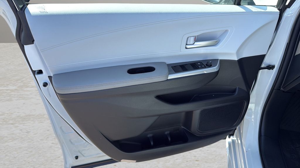 Used 2026 Toyota Sienna XLE FWD image 10