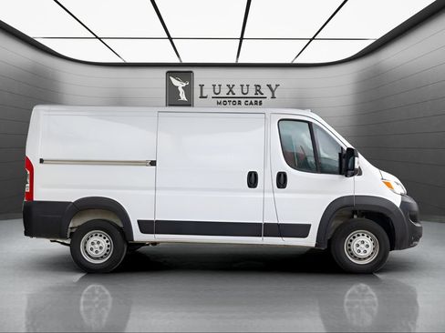 Used 2025 RAM ProMaster 2500 w/ Convenience Group FWD image 9
