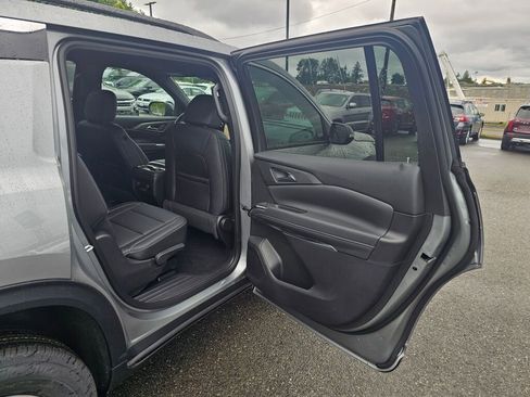 New 2025 Chevrolet Traverse LT image 25
