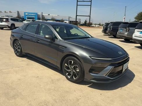 Used 2024 Hyundai Sonata SEL FWD image 2