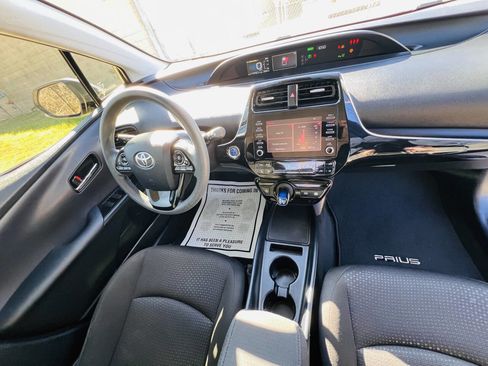 Used 2020 Toyota Prius LE image 25