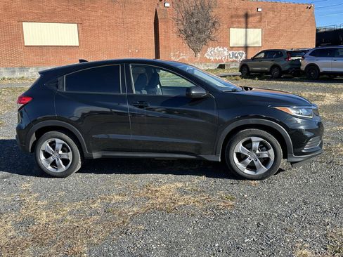 Certified 2022 Honda HR-V LX image 9