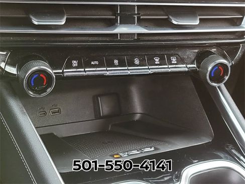 Used 2025 Chevrolet Traverse LT image 25