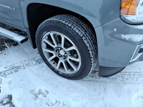 Used 2022 GMC Canyon Denali image 4