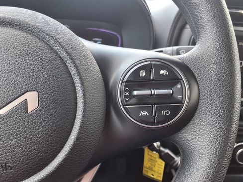 Used 2025 Kia Soul LX w/ LX Technology Package FWD image 23