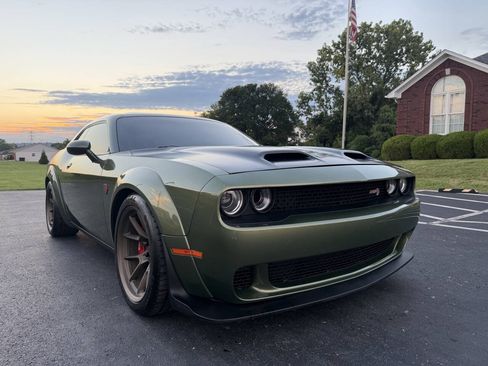 Used 2019 Dodge Challenger SRT Hellcat w/ Widebody Package RWD image 8