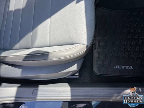 Used 2025 Volkswagen Jetta SE FWD image 50