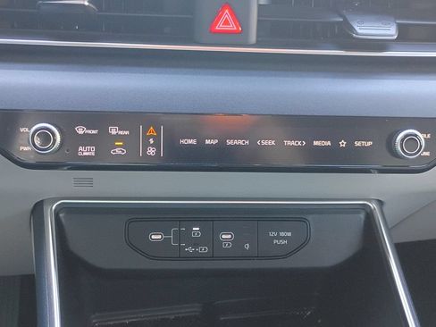 Certified 2025 Kia Carnival EX FWD image 23