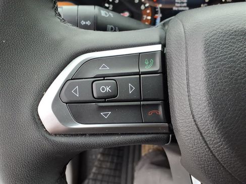 Used 2023 Jeep Compass Limited image 17