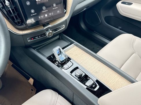 New 2026 Volvo XC60 B5 Plus w/ Protection Package Premier AWD/4WD image 23