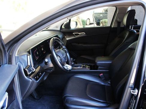 Used 2025 Kia Sportage EX FWD image 9