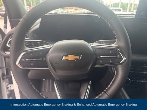 Used 2026 Chevrolet Traverse LT w/ LPO, Floor Liner Package FWD image 14