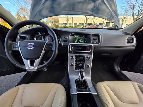 Used 2017 Volvo S60 T5 Inscription Platinum image 18