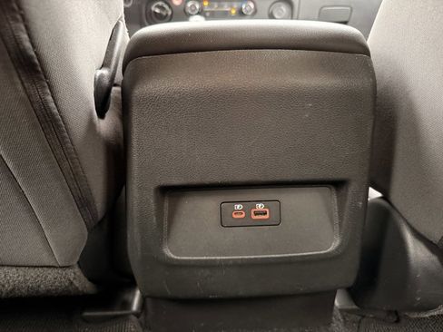 Used 2023 Nissan Frontier SV image 25