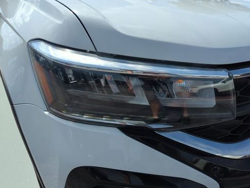 Used 2023 Volkswagen Taos SE image 43