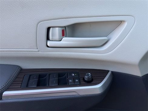 Certified 2024 Toyota Sienna LE image 23