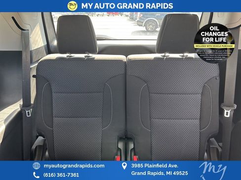 Used 2023 GMC Acadia SLE w/ Driver Convenience Package image 13