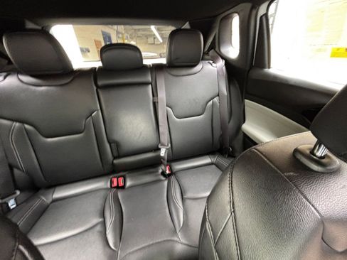 Used 2025 Jeep Compass Limited AWD/4WD image 32