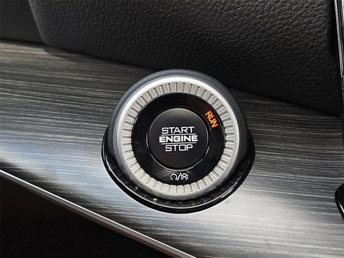 Used 2024 Jeep Wagoneer Series III w/ Premium Group I image 25