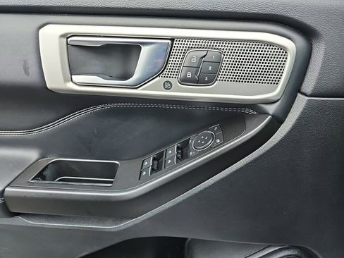 Used 2020 Ford Explorer Limited image 31